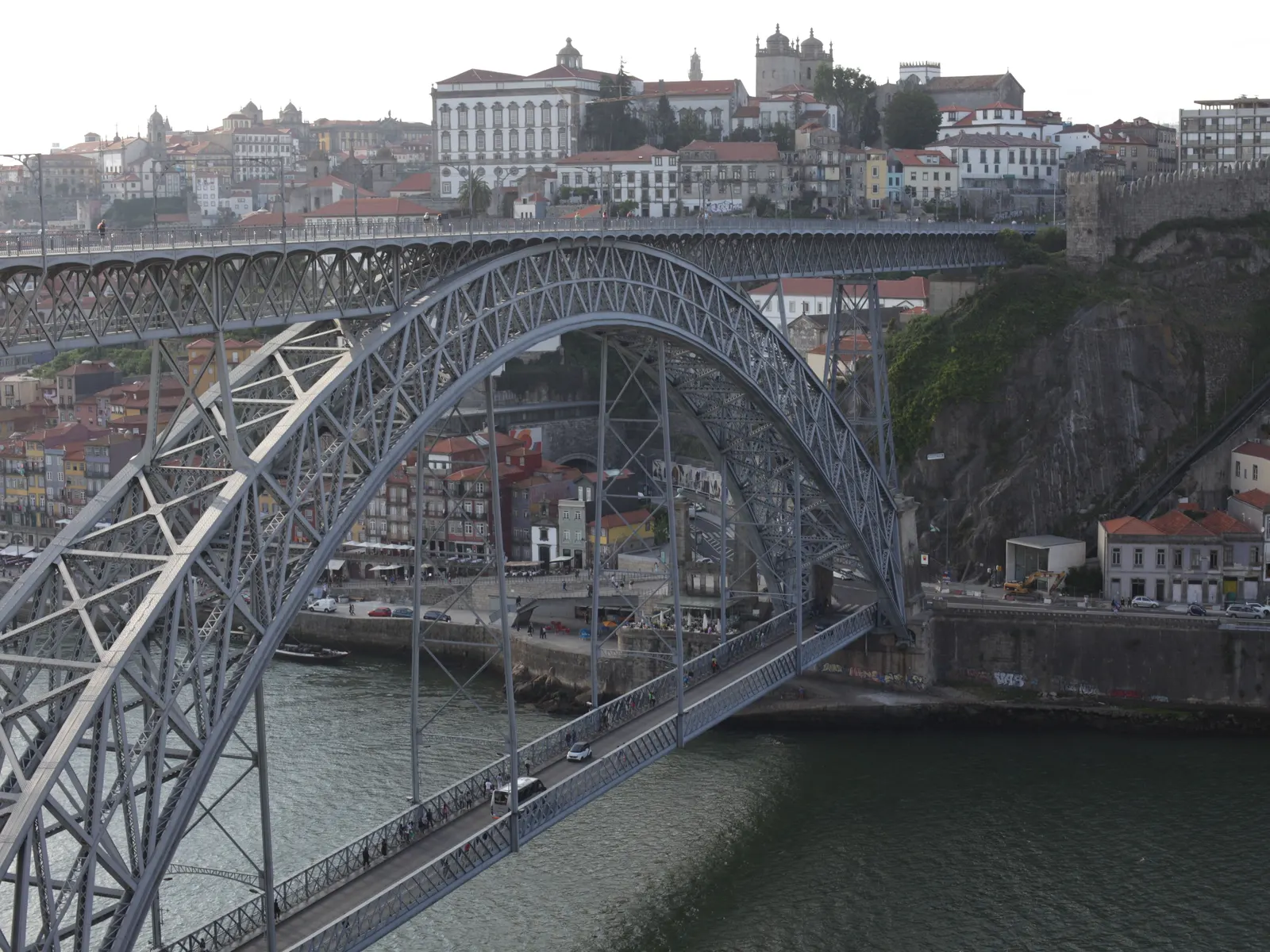Die Brücke Luiz I über den Douro in Porto