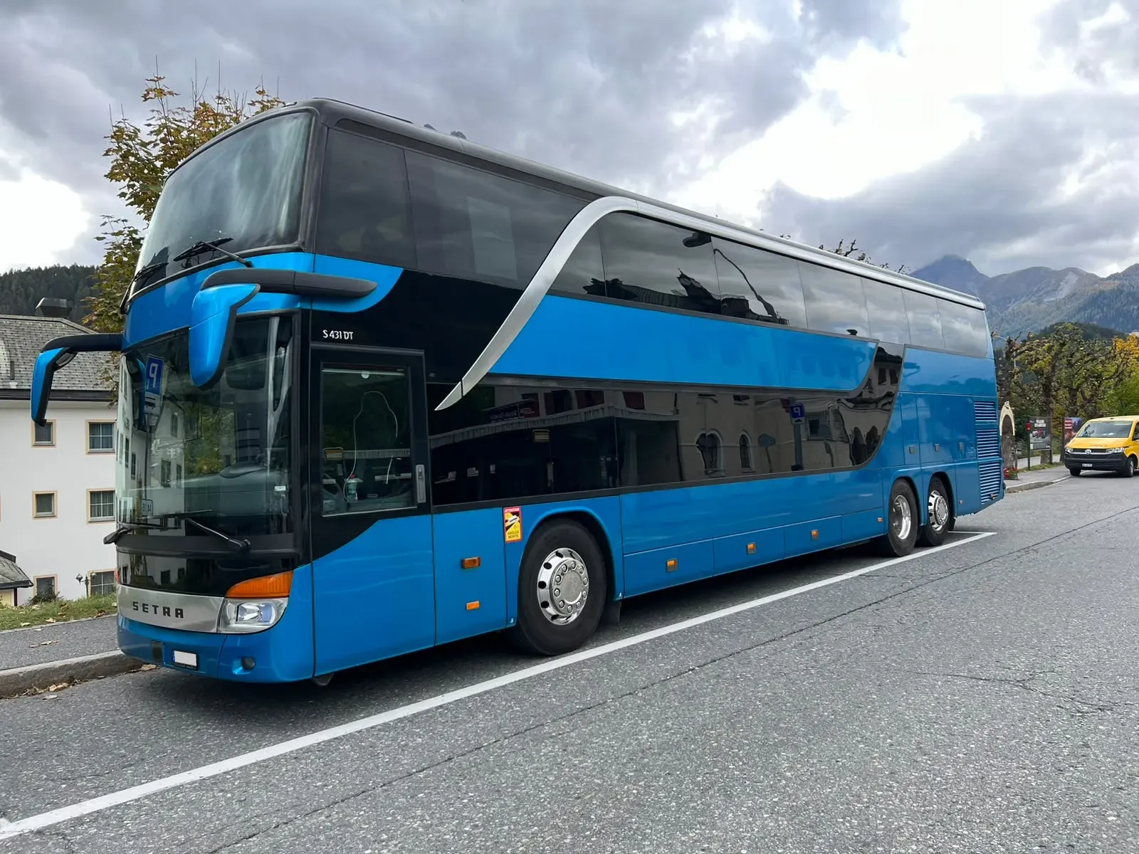 Blauer Setra-Doppelstockcar von Leonardo Travel
